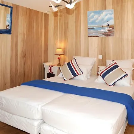 Three-bedroom Holiday With A Fireplace In Nyaraló *