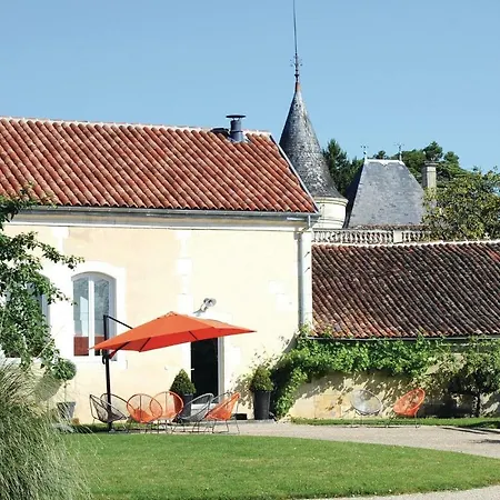 Nyaraló Three-bedroom Holiday With A Fireplace In Burie