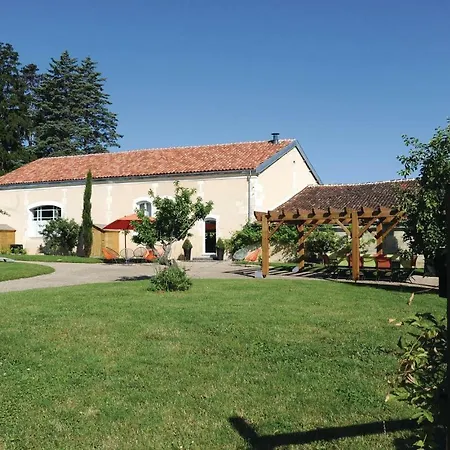 Three-bedroom Holiday With A Fireplace In Nyaraló *